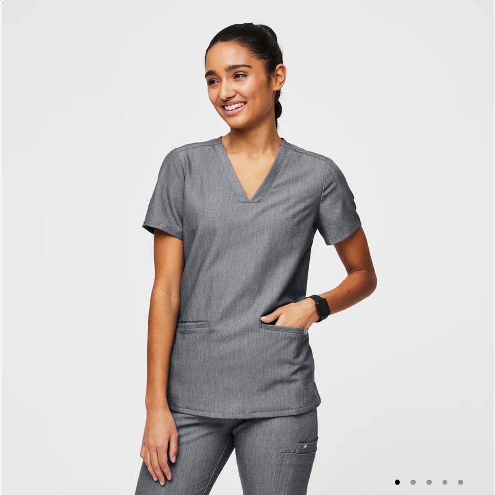 Figs Women’s Casma Three-Pocket Scrub Top